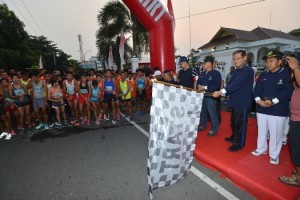 PJ. GUBERNUR LEPAS LOMBA LARI 10 KM