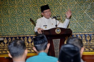 PJ.GUBERNUR KEPRI ‘BAKAR’ SEMANGAT MAHASISWA UMRAH