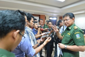 BAHAS DEFISIT ANGGARAN, AGUNG PIMPIN RAPAT SKPD