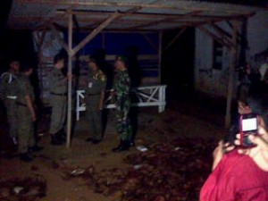 Lapak Judi Cingkoko Dibakar Petugas  Di Kawasan Bintan Plaza