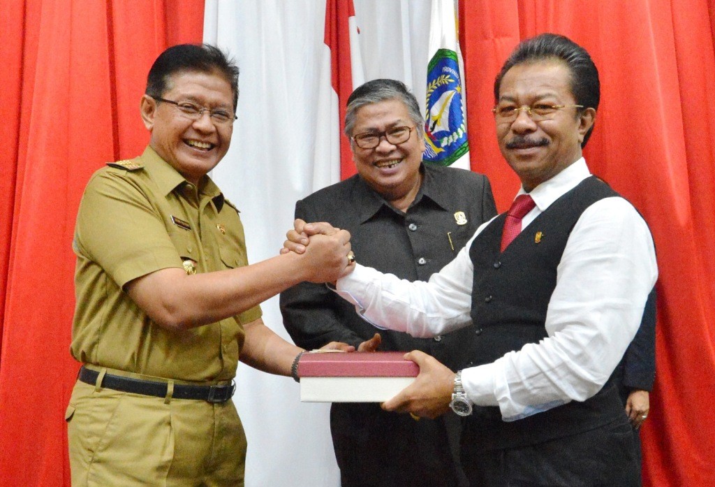 AGUNG SAMPAIKAN RANPERDA TENTANG CAGAR BUDAYA KE DPRD