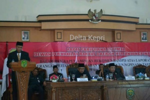 Rapat Paripurna DPRD Kota Tanjungpinang Tentang Pembahasan LKPJ Walikota Tahun 2015