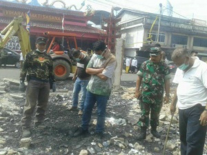 Dandim 0315 Goro Bersama Bupati Bintan di Lokasi Kebakaran