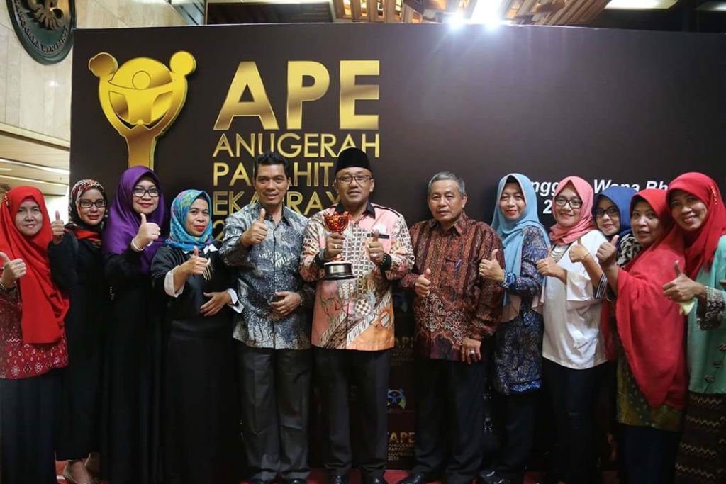 Lagi, Lis Darmansyah dipercaya menerima Penghargaan