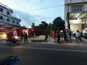 Diduga dibakar Orang Gila, Toko Bangunan Senli terbakar