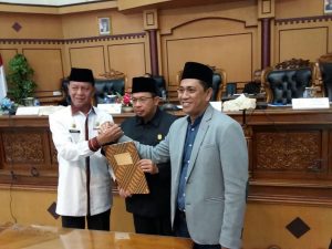 DPRD Sahkan Ranperda Penyelenggaraan Pendidikan menjadi Perda