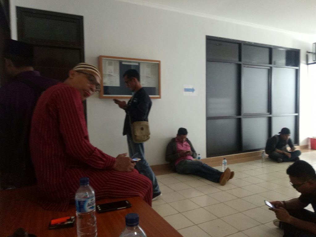 Terkabar KPK datang, awak media mulai padati kantor Inspektorat Kepri