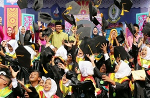 Inilah pesan Bupati Bintan kepada 177 Santri yang telah di Wisuda