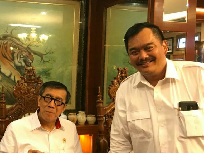 Ketua Komisi III DPRD Kepri serapan pagi bersama Menkumham RI di Duta Mas