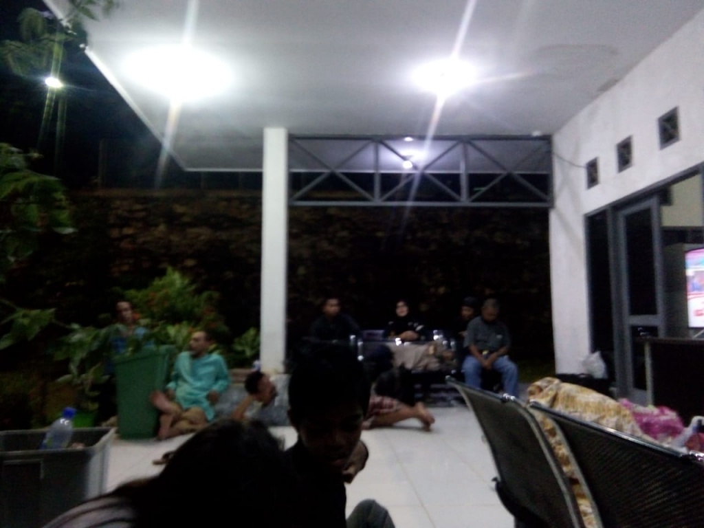 Ro – Ro Ke Dabok Tak Kunjung Tiba, Calon Penumpang Tidur di Lantai