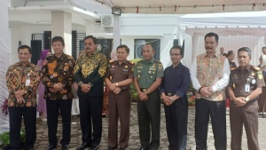 Romo dan rombongan hadir di Open House Kejati Kepri