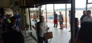 Ditolak masuk Batam, Ratna Sarumpaet diterbangkan kembali