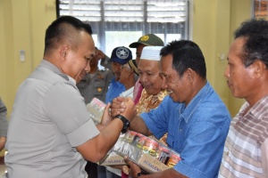 Akhir tahun, Kapolres Tanjungpinang silaturahmi bersama Penggali Kubur