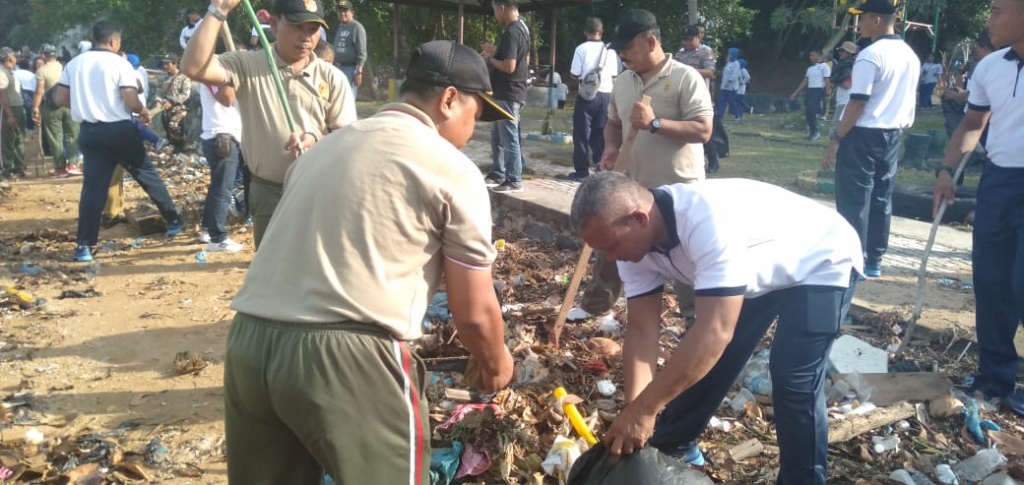 Koramil 01 Tanjungpinang Goro di Pantai Teluk Keriting