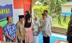 Penyerahan Ribuan Sertifikat, Bupati Lingga Beberkan Program Dibawah Kepemimpinan Jokowi