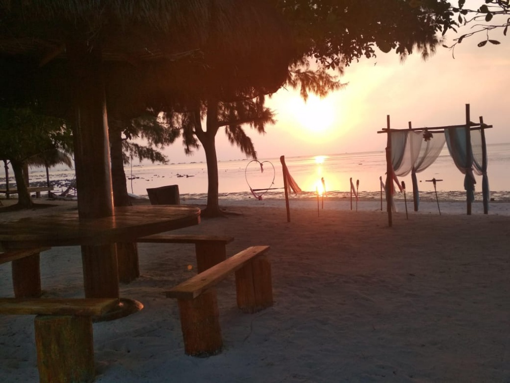 Ingin Liburan dengan Harga Menarik, Yuk ke Bintan Brzee Beach