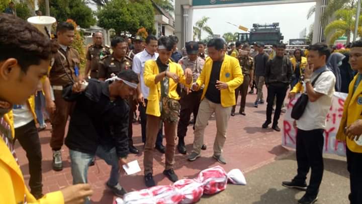 Mahasiswa desak Kejati Kepri usut tuntas kasus korupsi