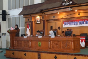 RAPAT PARIPURNA PENYAMPAIAN LAPORAN HASIL RESES DEWAN