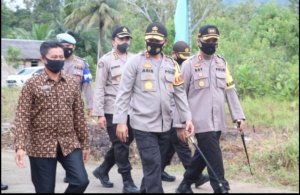 Kunjungan Kerja Kapolda Kepri Ke Lingga Dapat Sambutan Hangat Para Guru