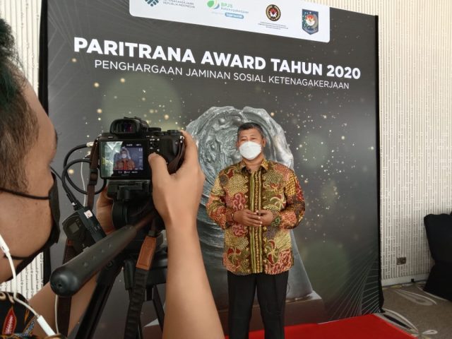 Bupati Anambas Terima Penghargaan Tertinggi Paritrana Award