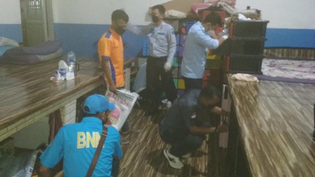 Kamar Warga Binaan Lapas Kelas II A Tanjungpinang Dirazia Petugas