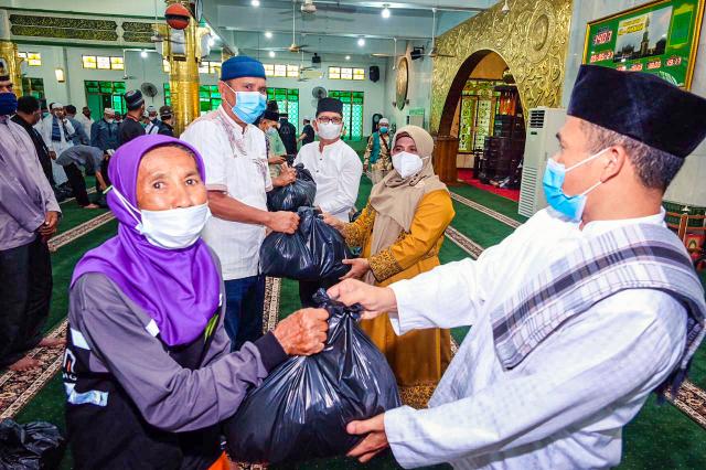 Marbot Masjid di Kota Tanjungpinang Dapat Bantuan Sembako
