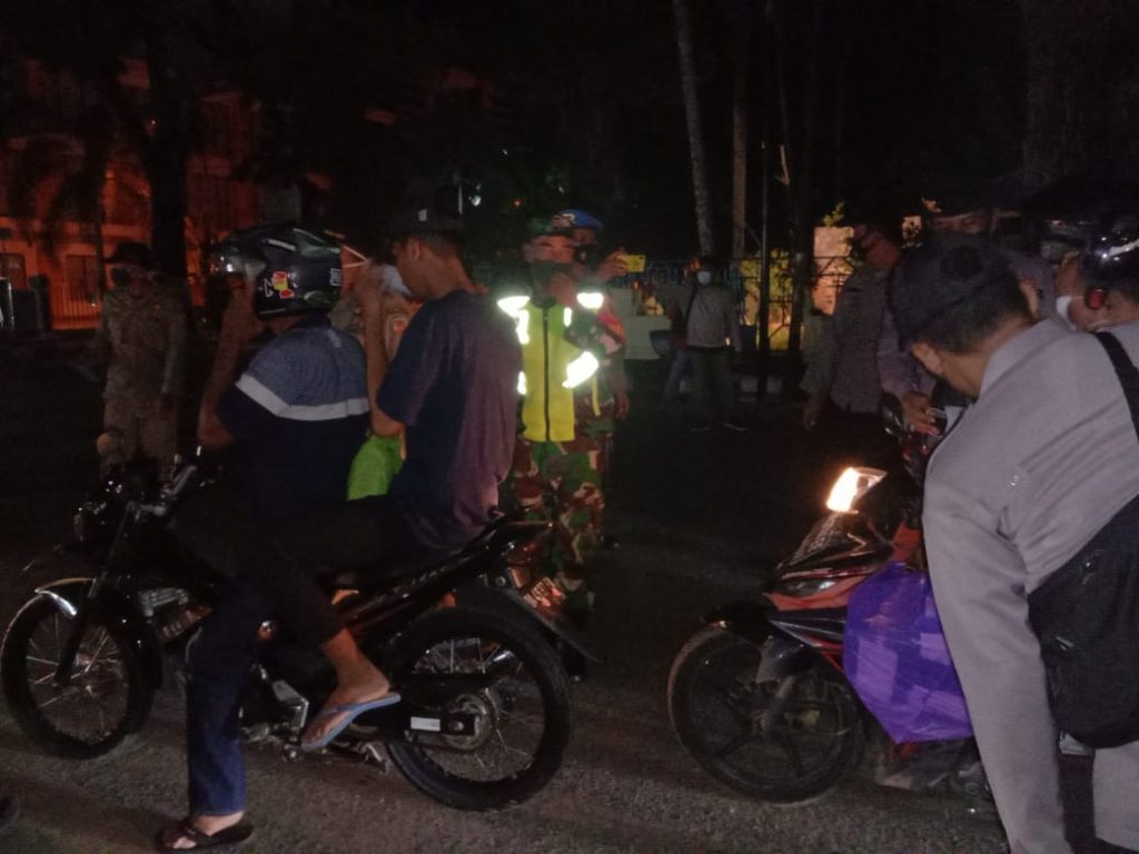 Aparat Gabungan Di HST Kembali Lakukan Operasi Yustisi Malam Hari