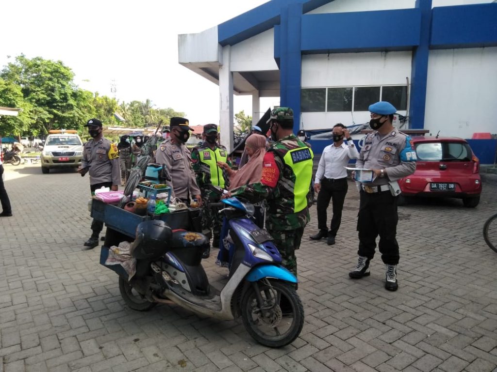 Aparat Gabungan Operasi Yustisi di Pasar Barabai