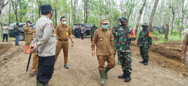 Setelah Pembukaan TMMD Ke-111, Dandim 1010/Tapin beserta Bupati Tapin Dan Kasrem 101/Antasari Tinjau Lokasi TMMD