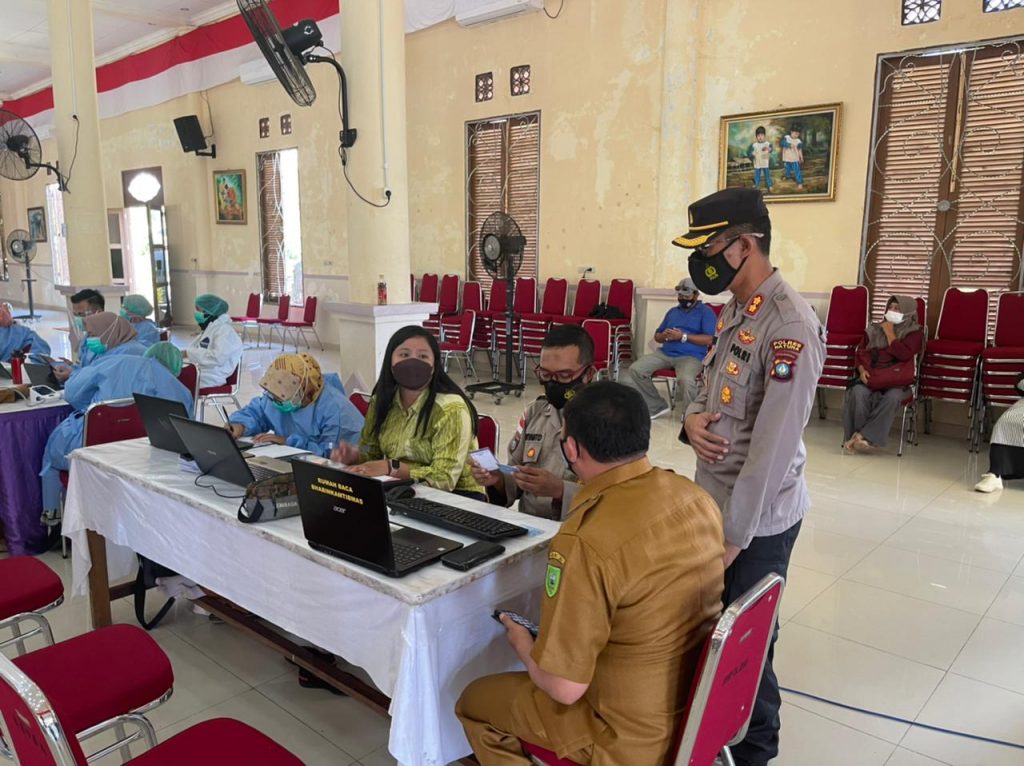 Kapolres Natuna Laksanakan Monitoring Serta Peninjauan Pengamanan Pelaksanaan Vaksinasi