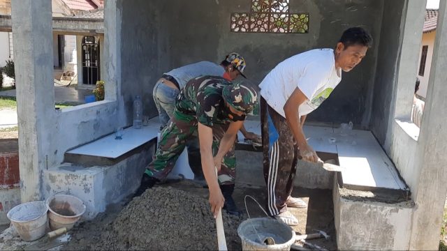 Pos Kamling Mulai Direhab Satgas TMMD Ke 111