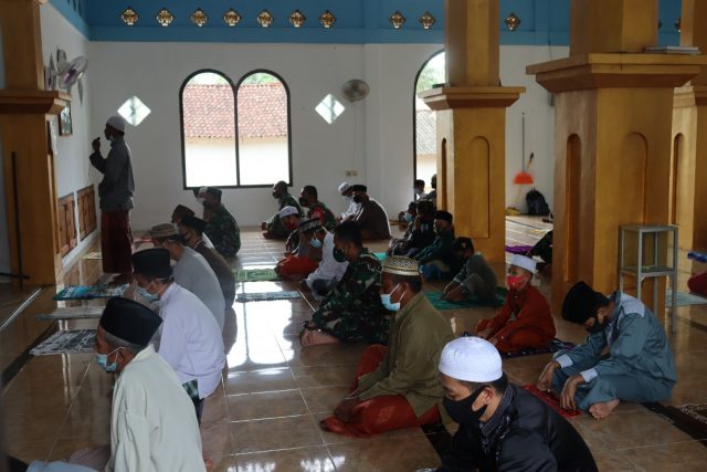 Tingkatkan Keimanan dan Ketaqwaan, Satgas TMMD Shalat Jum’at