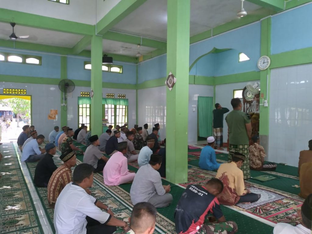 Satgas TMMD Ke – 111 Kodim 0315/Bintan Solat Jumat Bersama Warga