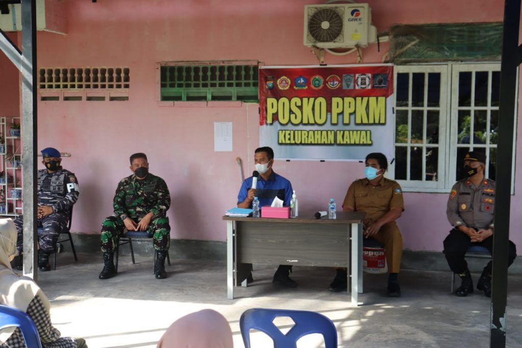 Dandim 0315/Bintan Bersama Bupati dan Wabup Bintan Tinjau Lokasi Posko PPKM di Kelurahan Kawal