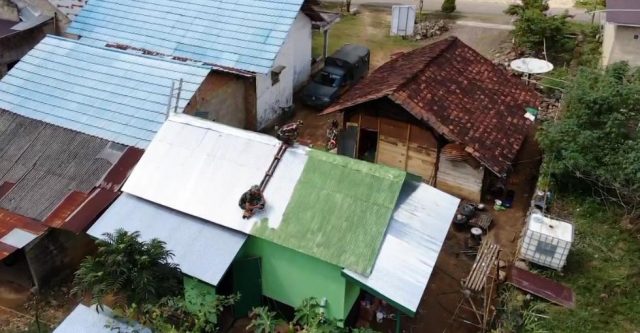 Atap Rumah Soirah Dicat Hijau