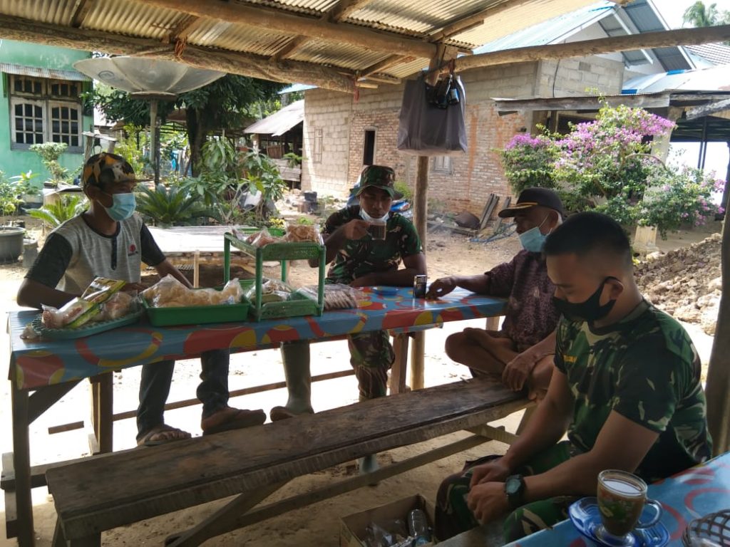 Ngopi Cairkan Suasana Di Lokasi TMMD