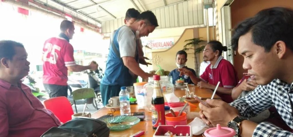 Kedai Kopi Saksi Bisu Keakraban Hadi Chandra Dengan Wartawan 