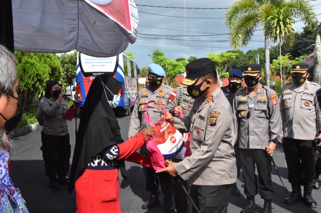 Baksos Polda Kepri di Tanjungpinang