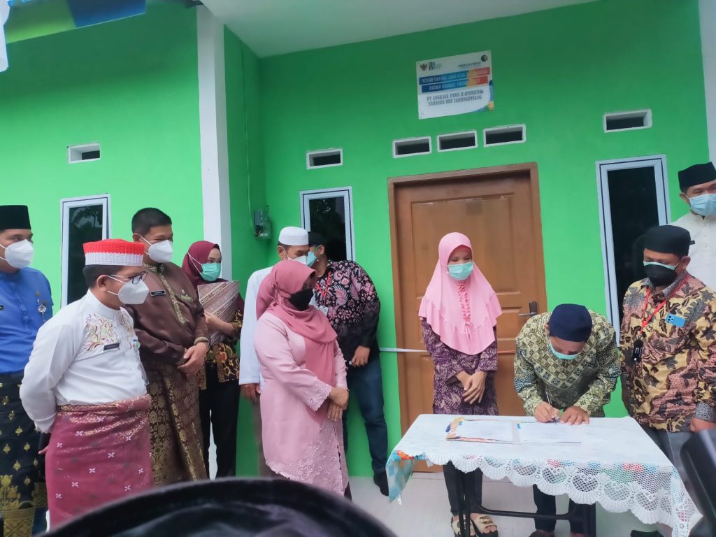 Bantu Renovasi Rumah Warga, Rahma Puji PT Angkasa Pura II