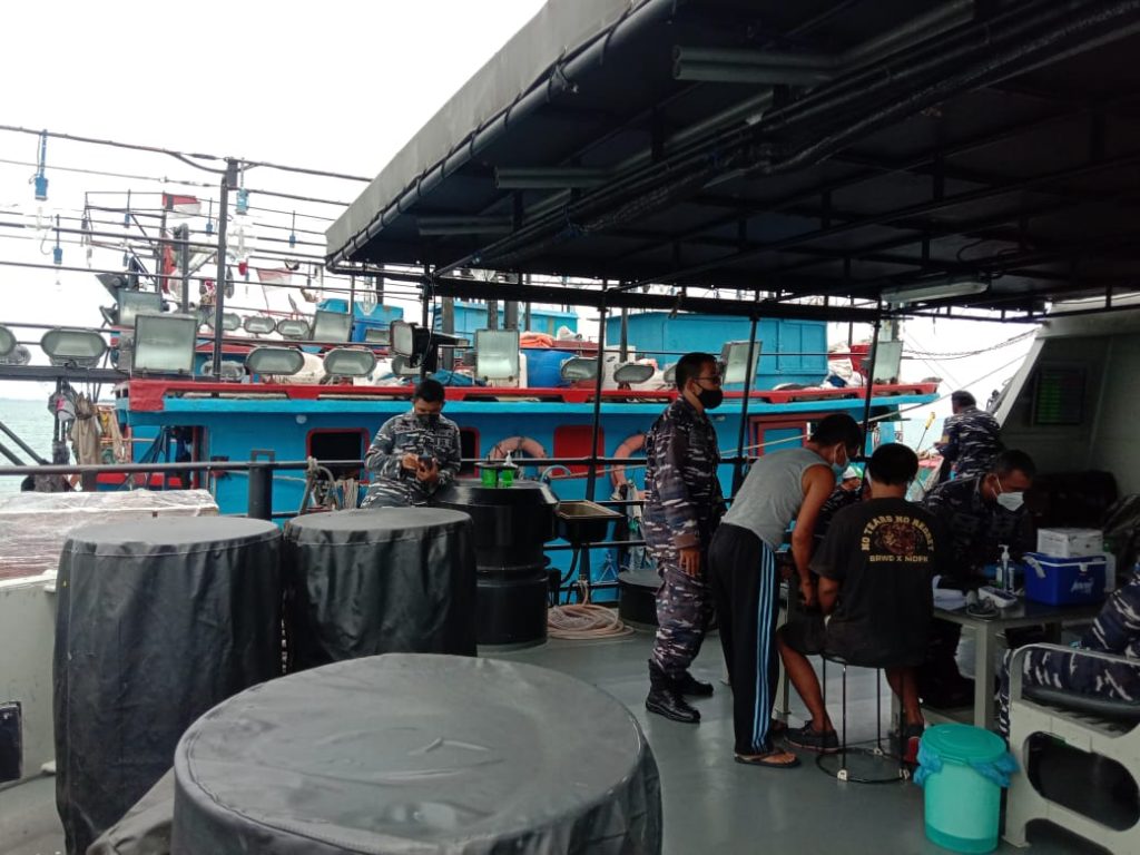 Lantamal IV Berikan Vaksinasi Buat Nelayan
