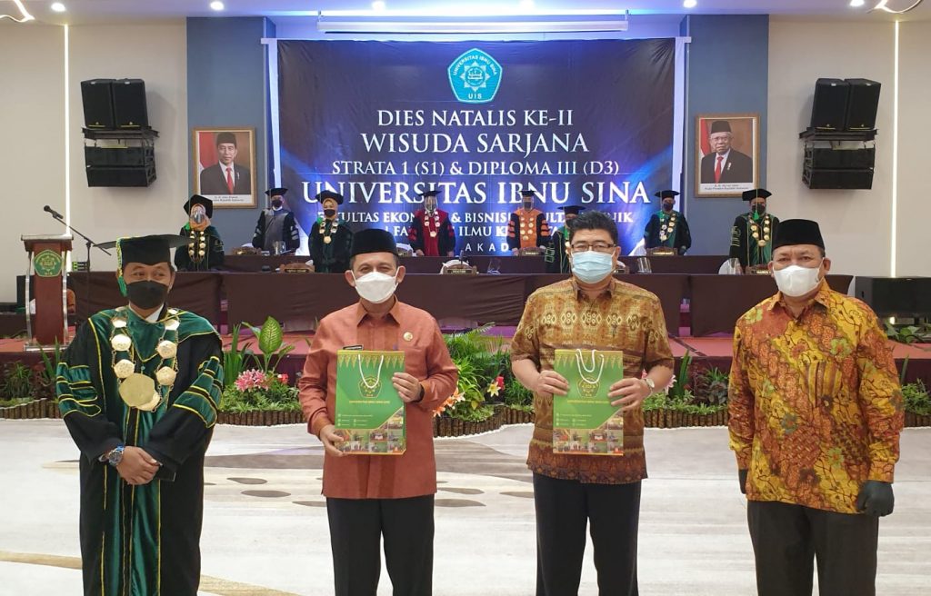 Gubenur Hadiri Dies Natalis dan Sidang Senat Terbuka Universitas Ibnu Sina