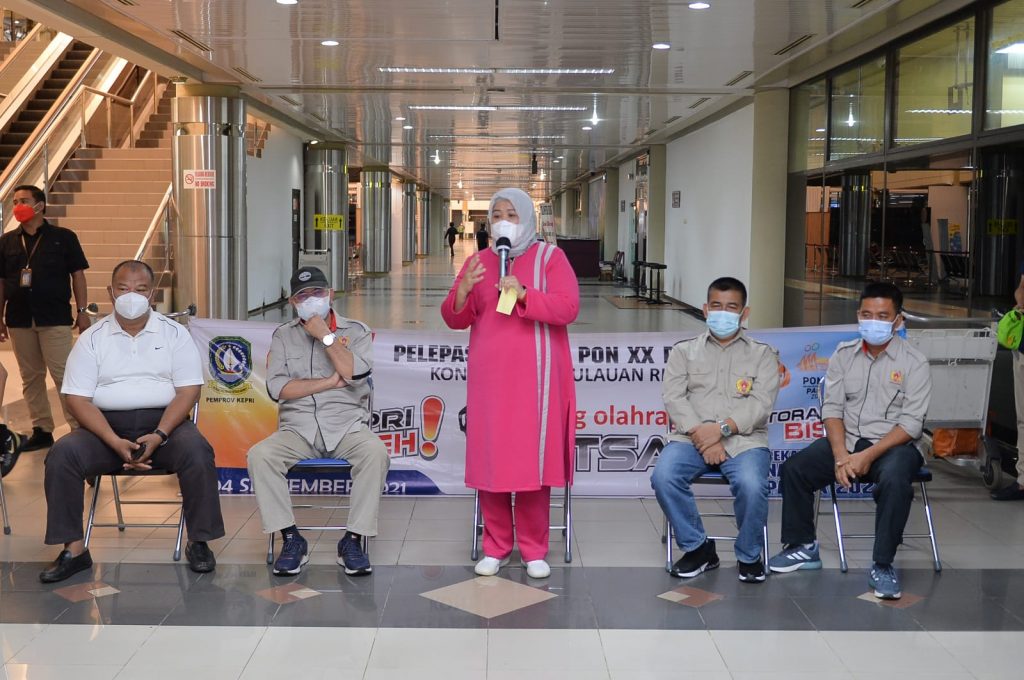 Wagub Marlin Lepas Tim Futsal Kepri ke PON Papua