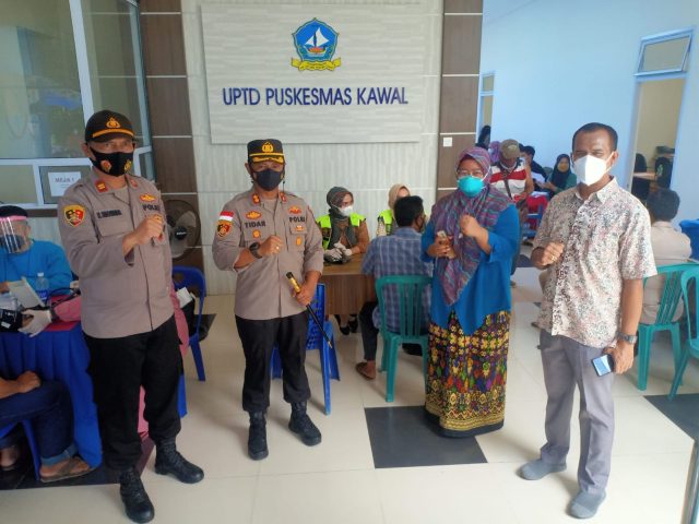 Kapolres Bintan Tinjau Vaksinasi di Puskesmas Kawal