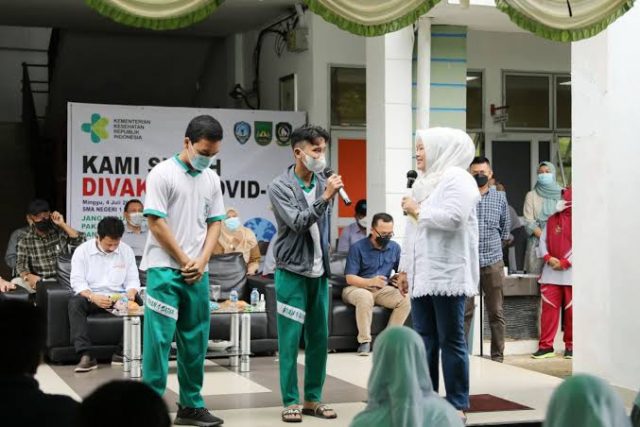 Wagub Marlin Serahkan 1.500 Paket Imun Santri