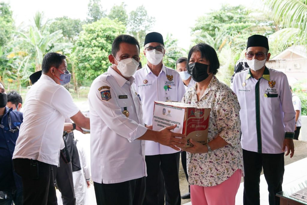 Gubernur Kepri Serahkan Bantuan Paket Logistik
