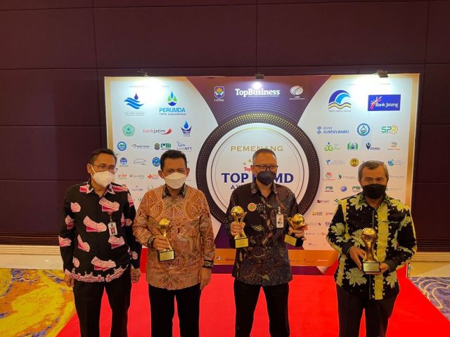 Gubernur Kepri Terima Penghargaan Top Pembina BUMD 2021
