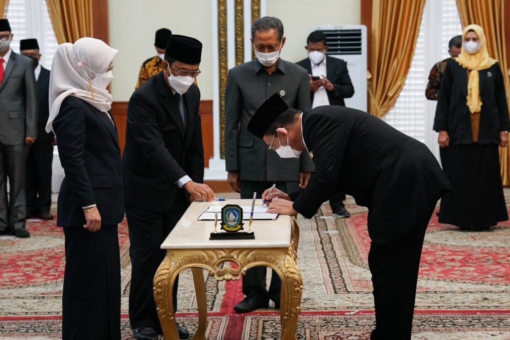 Gubernur Kepri Lantik 6 Pejabat Eselon II