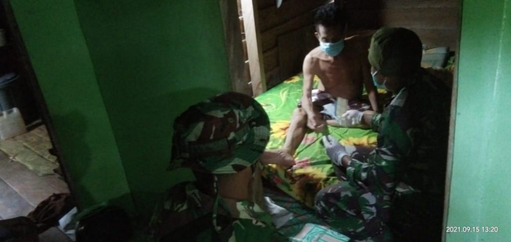Serka Wasit memberikan Edukasi Kesehatan Kerumah-rumah Warga pada Pelaksanaan TMMD ke-112