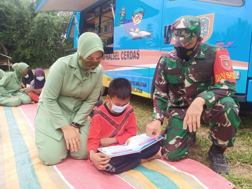 Dantasgas TMMD Ke-112 Kodim HST Meninjau Perpustakaan Keliling