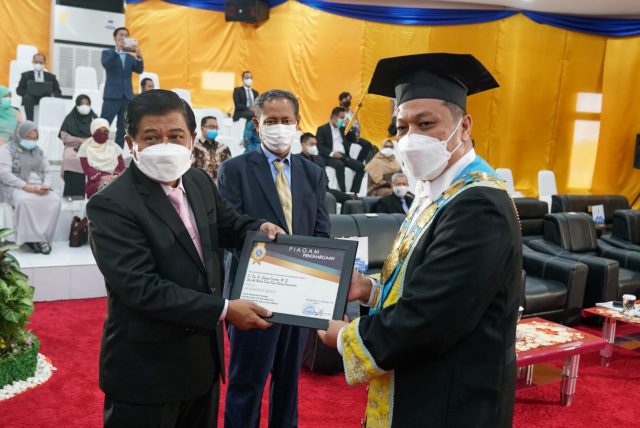 Gubernur Kepri Hadiri Wisuda Sarjana ke-XVII dan Diesnatalis UMRAH ke-XIV